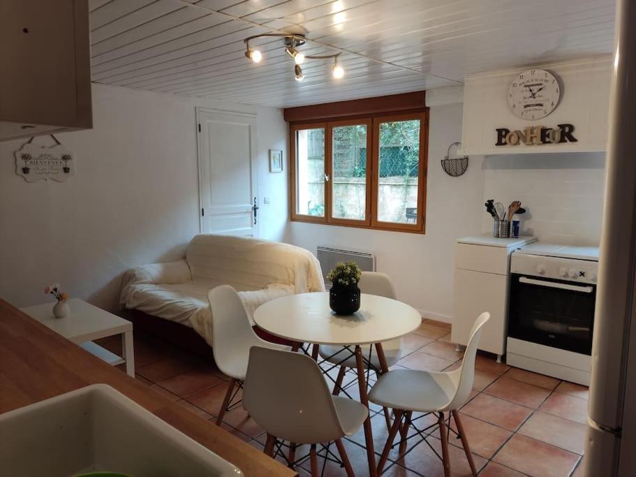 Appartement En Rez De Jardin Et Terrasse Ds Villa Hyères Eksteriør billede